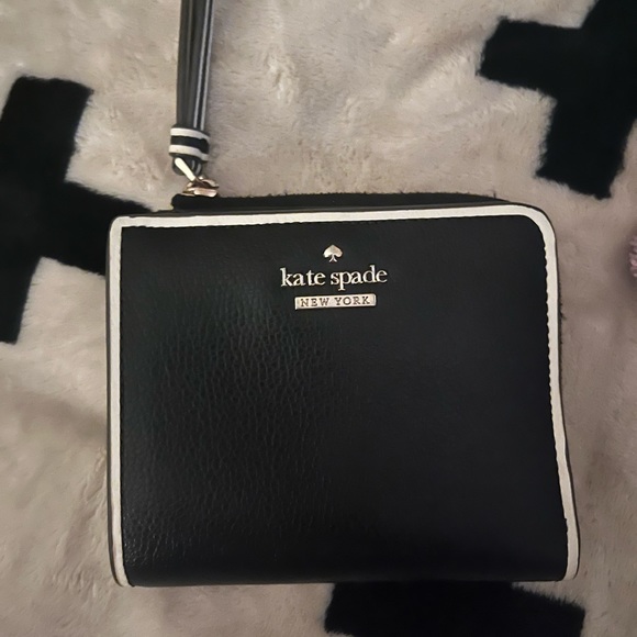 Kate Spade Wallet - Picture 2 of 9